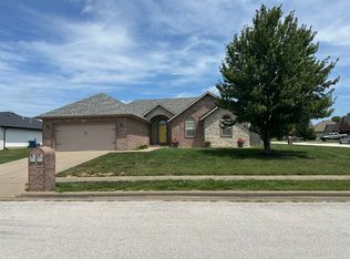 1913 E Province Dr, Ozark, MO 65721