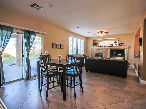 Casual Dining Area 