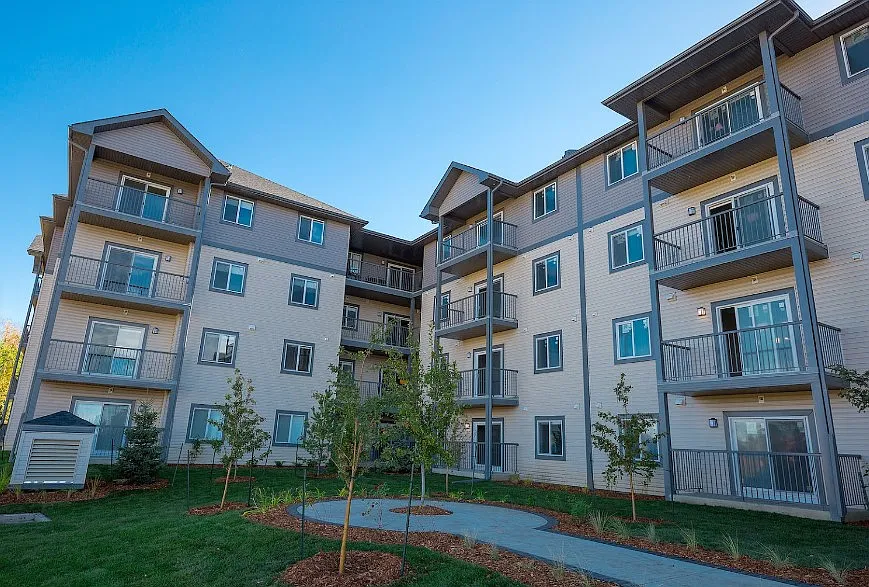 Entro Condos — Photo 3
