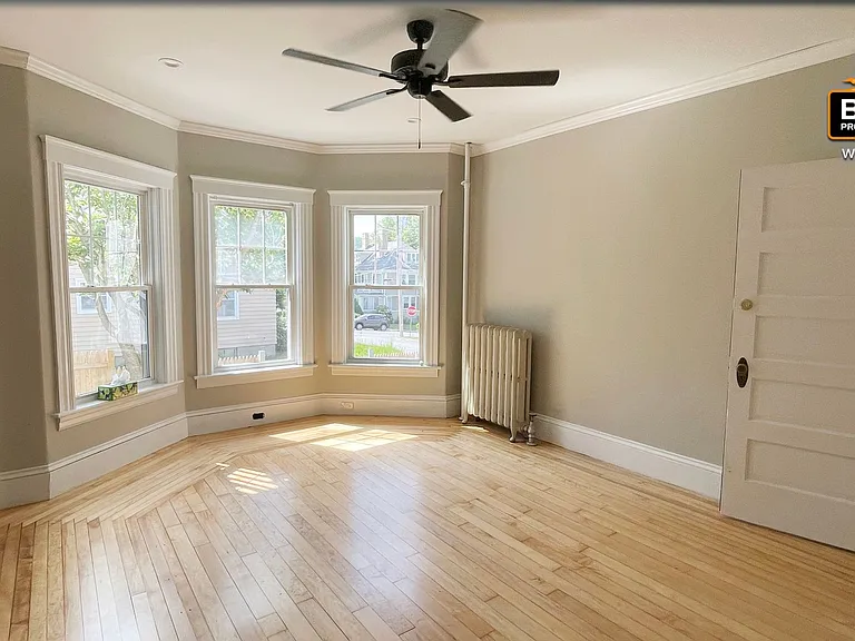 10-12 Otis St — Photo 18