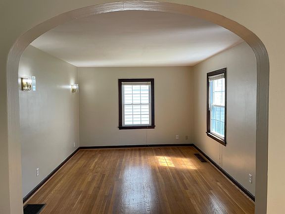 4th image of 3622 Russell Ave