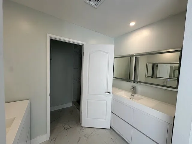 4929 Reseda Blvd — Photo 7