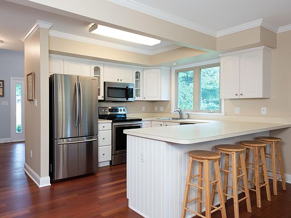 5th image of 48 Lakeview Ct