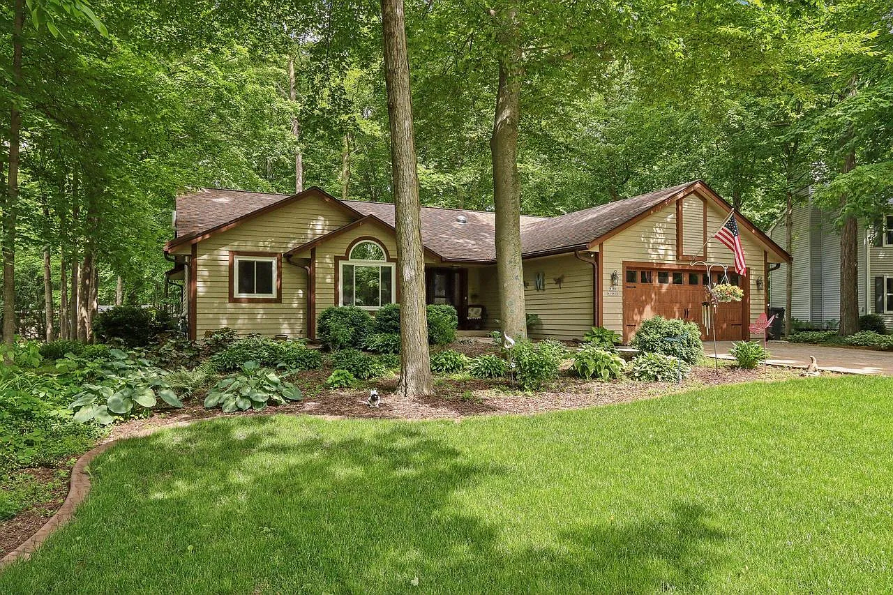 W198N16450 Linden CIRCLE photo 1