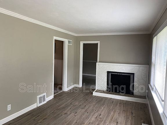 5th image of 306 S Marguerite Ave