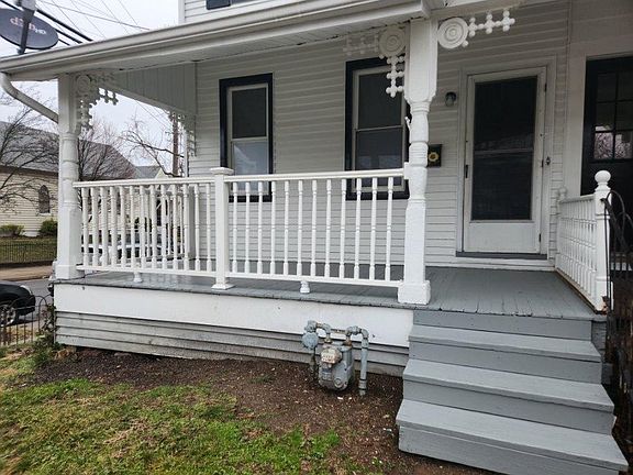 Front Porch/Entrance
