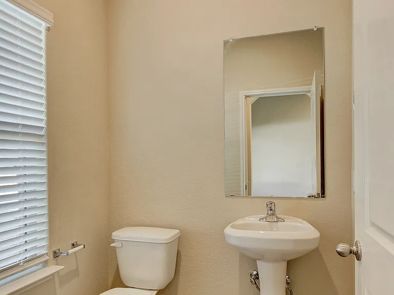 3217 Bowen St — Photo 10