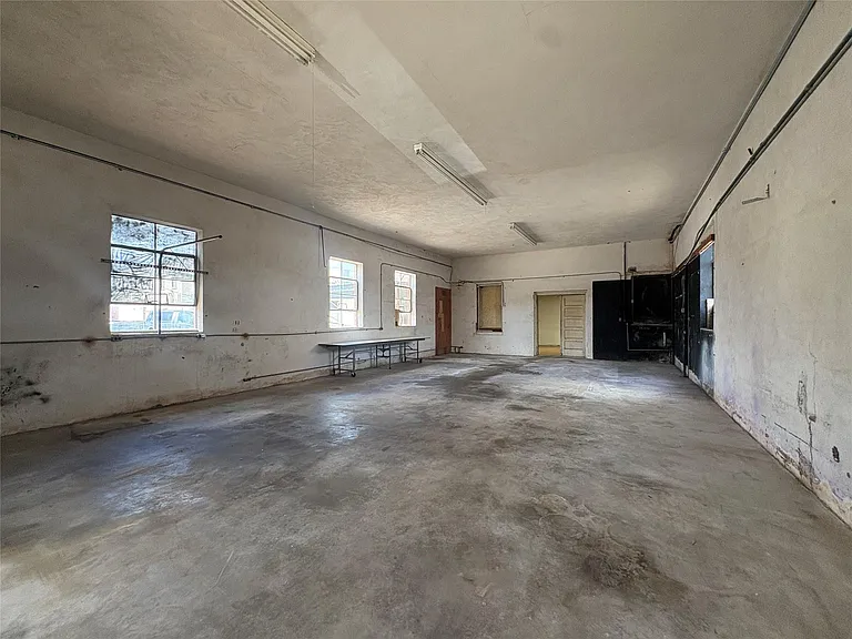 2217 Avenue G — Photo 12
