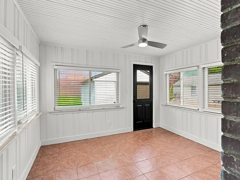 427 N Waverly St — Photo 19