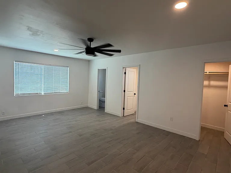 2201 W Washington St — Photo 5