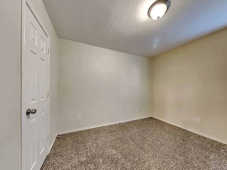 959 Heather St — Photo 4