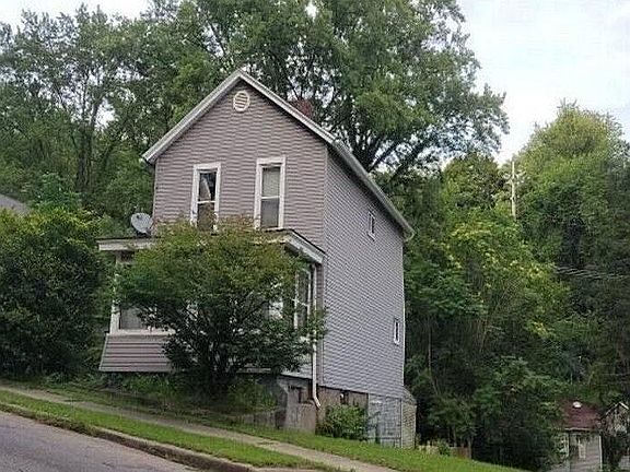 2nd image of 1044 Saint Clair Ave