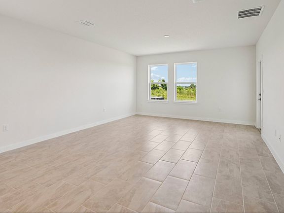 Living Area of the Jupiter in Hamilton Bluff located in Haines City, FL.