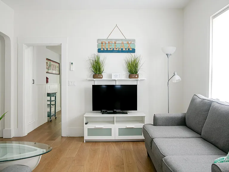 109A Aquidneck Ave — Photo 10