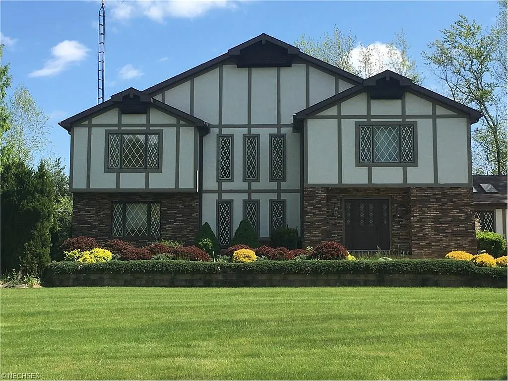 500 Hidden Lakes Dr NE photo 1