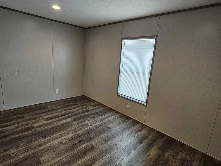 3211 Victor Ln — Photo 9