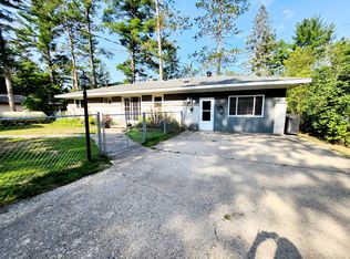 721 N Point Dr, Grayling, MI 49738