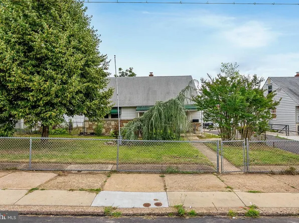 9231 Academy Rd, Philadelphia, PA 19114