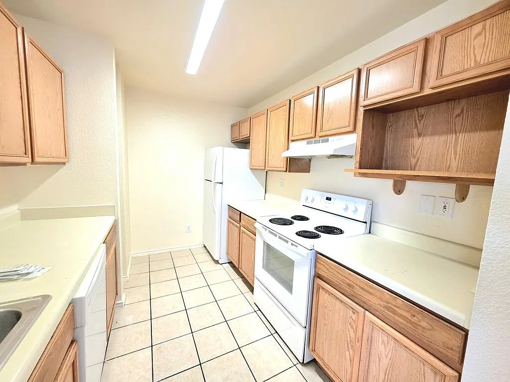 2 bed, 2.0 bath, 1042 sqft, $1,250 — Photo 4