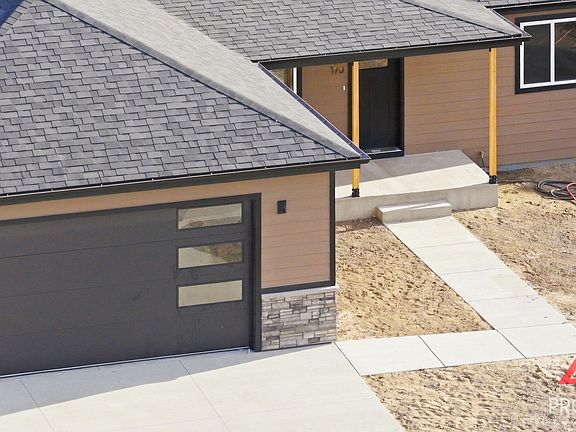 3rd image of 170 Royal Cir
