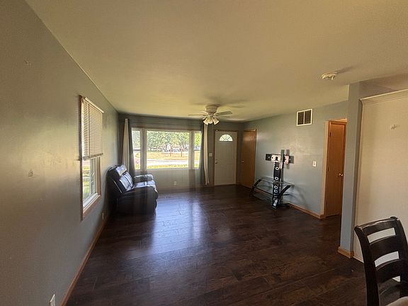 4th image of 300 Hillcrest Ave