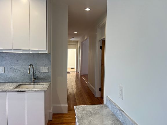 4th image of 1657 Cambridge St #3