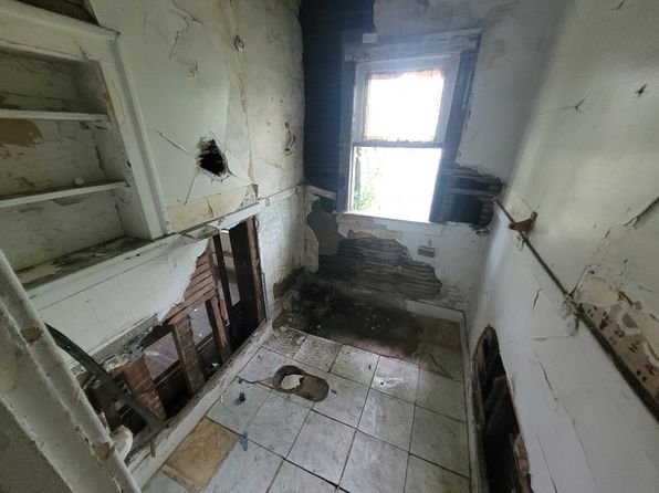 detroit-michigan-88398033 picture