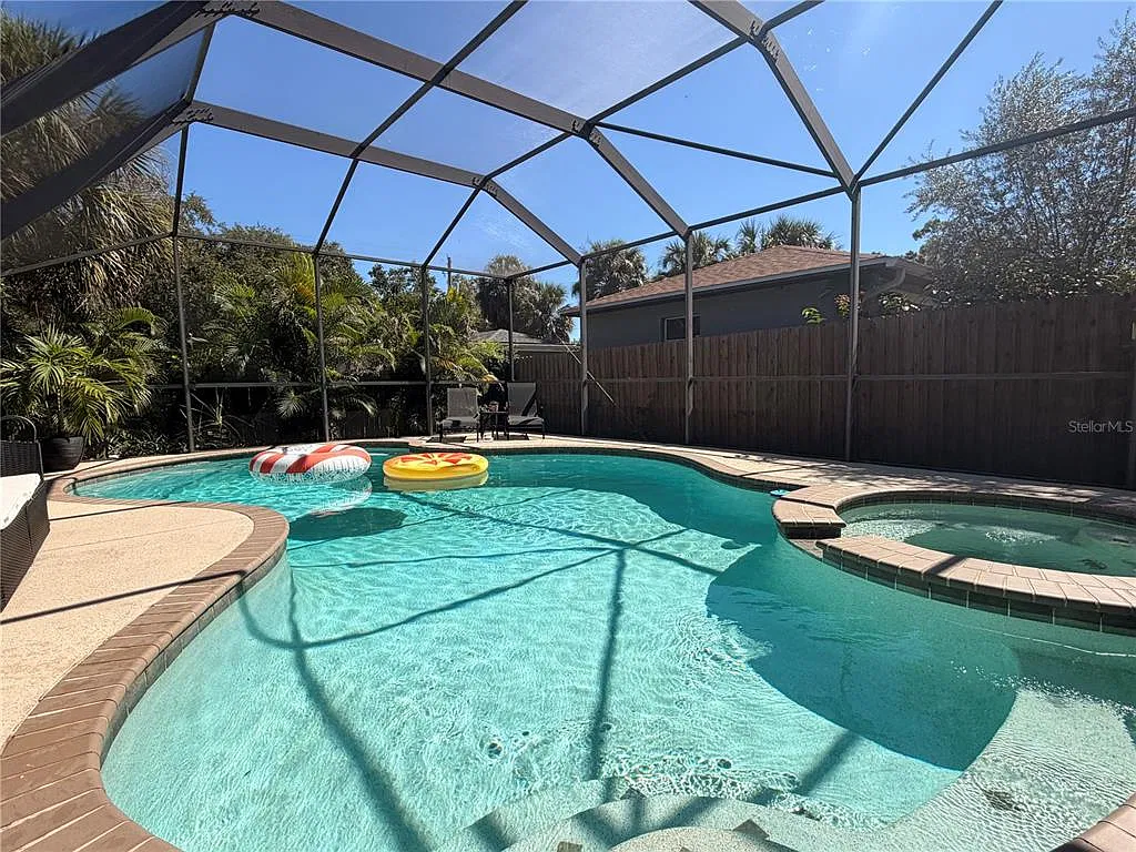 3 bed, 2.5 bath, 1920 sqft, $3,800 — Photo 2