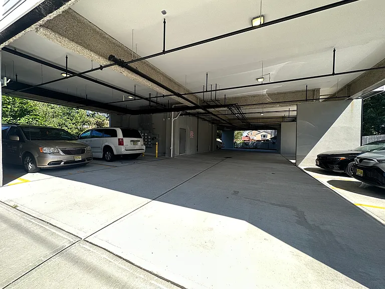 207 Redwood Ave #202 — Photo 10
