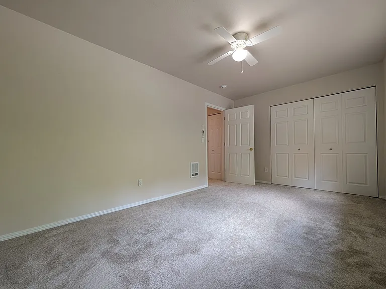 28 Lawrence St — Photo 17