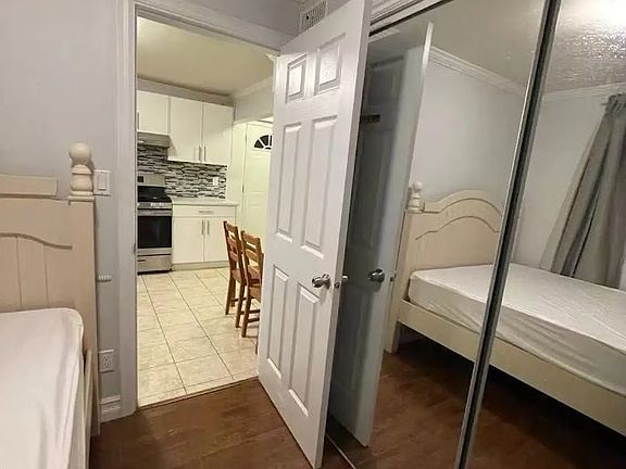 5th image of 6511 Granville Cres #8