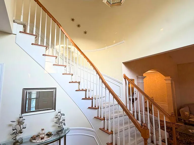 6028 Meadowview Dr — Photo 5