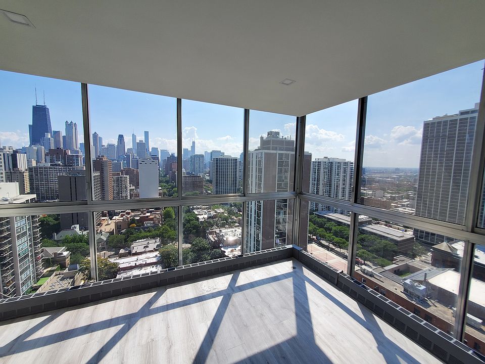 1st image of 1555 N Dearborn Pkwy APT 27E