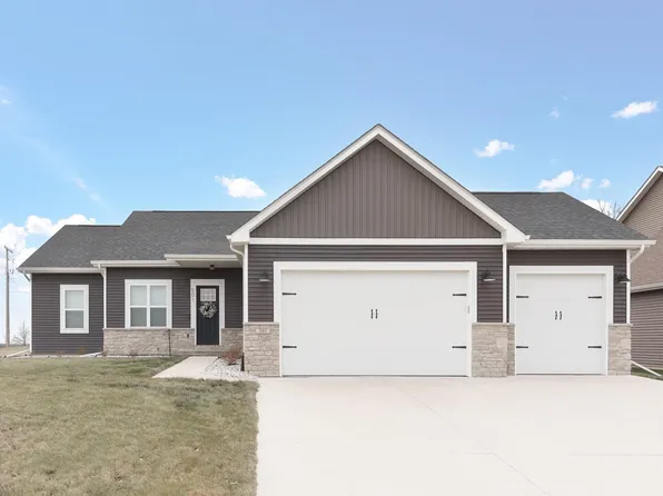 501 Greenway Point Dr, Janesville, WI 53548