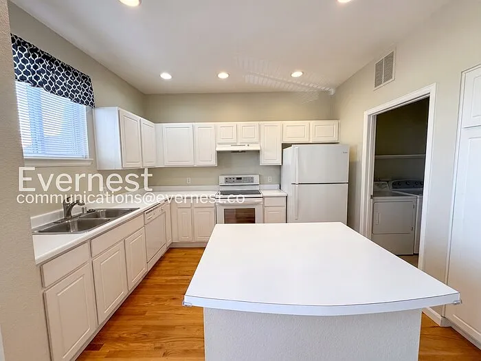 84 Spruce St #405 — Photo 6