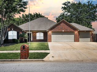 1517 S Oklahoma St, Pryor, OK 74361