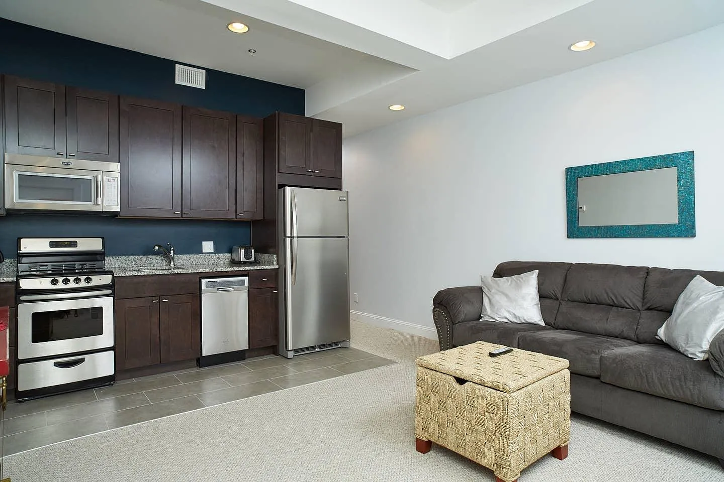1 bed, 900 sqft, $1,880 — Photo 2