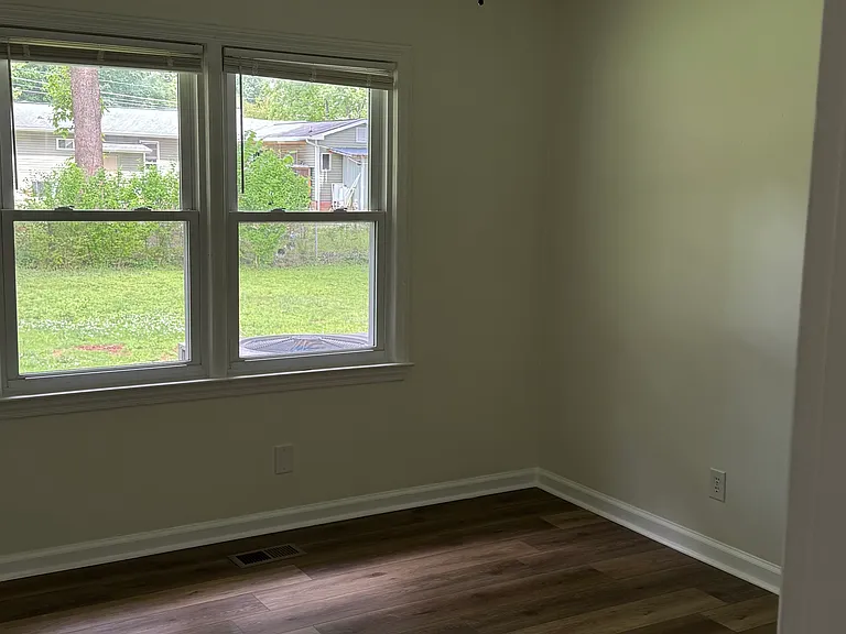 713 S Lovell Ave — Photo 4