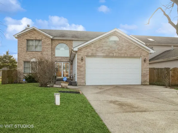 1N065 Papworth St, Carol Stream, IL 60188