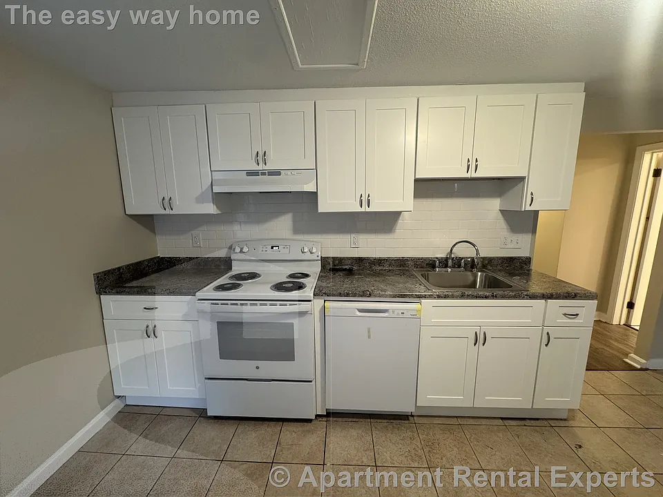 4 Douglass St #2