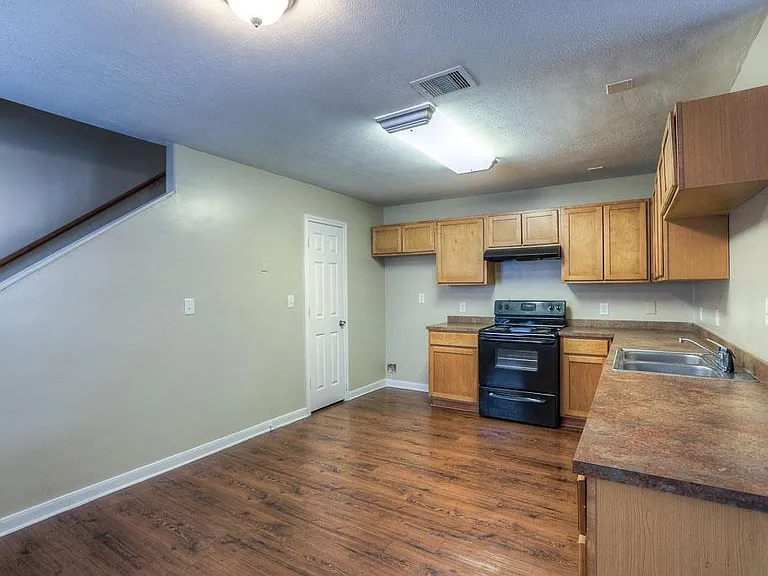 10610 Pine Landing Dr #B — Photo 6