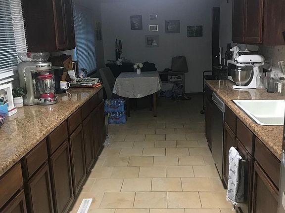 3rd image of 614 W Sheridan Ct APT A