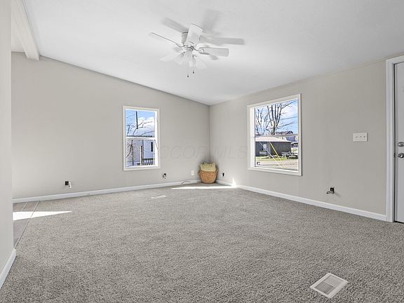3rd image of 14665 Railroad St
