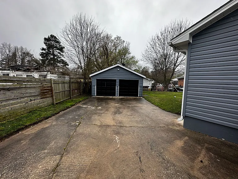 2003 Urban Dr — Photo 16