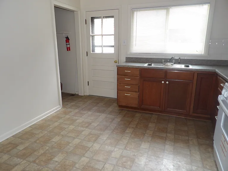 1501 N Cedar St — Photo 7