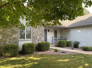 1864 E Springfield Dr, Warsaw, IN 46582