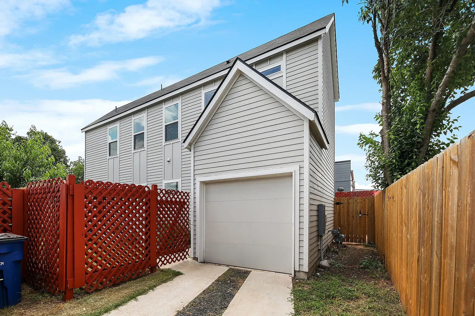 2 bed, 870 sqft, $2,700 — Photo 3