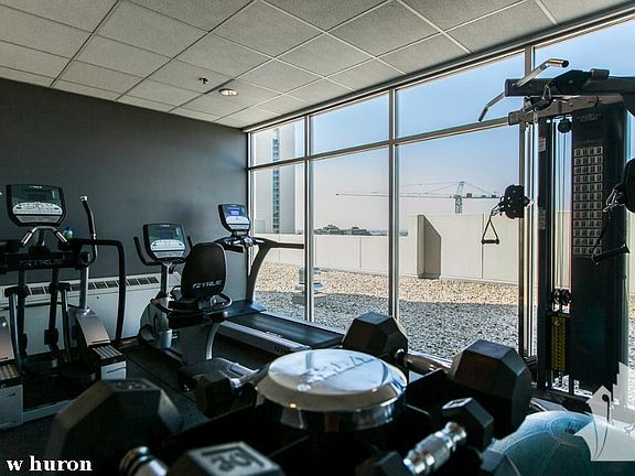 4th image of 421 W Huron St #1023