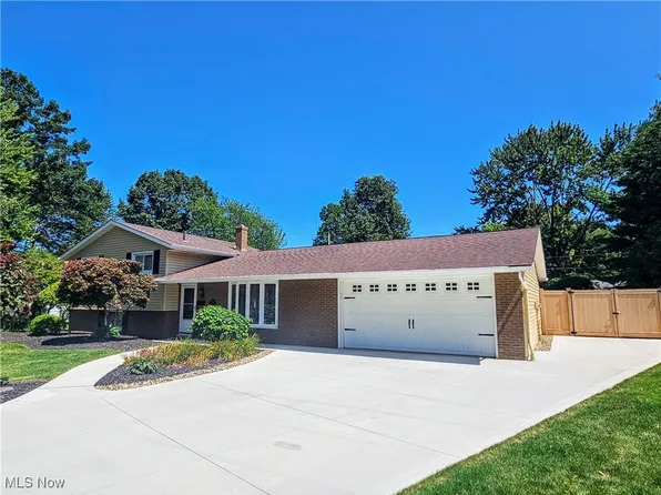 8230 Yorkshire Dr, Mentor, OH 44060