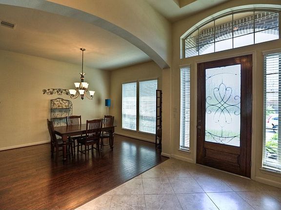 Entry that immediately welcomes guests upon arrival.